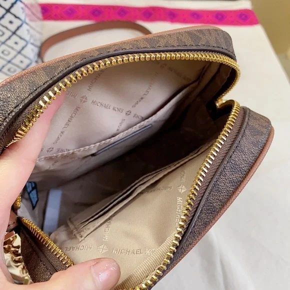 Michael Kors Jet Set Flight Crossbody Bag in brown signature - Picture 9 of 9